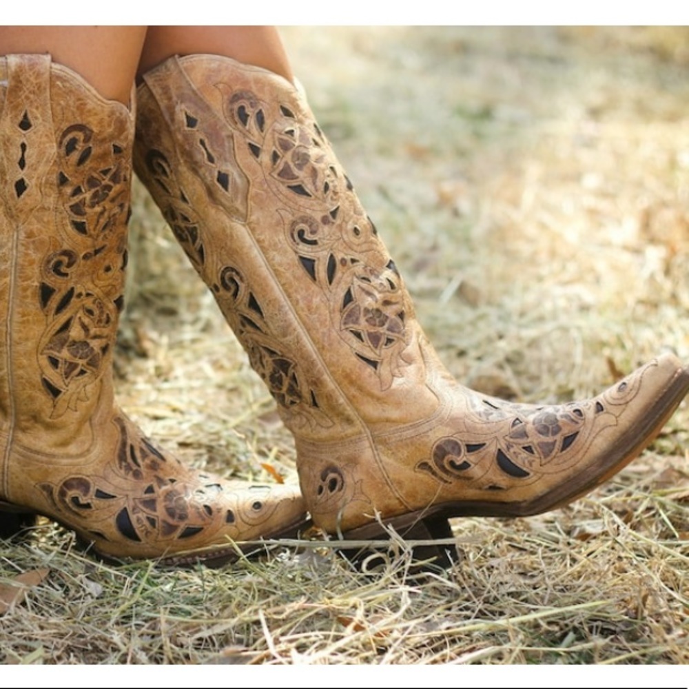 Corral Vintage Antique Saddle Brushed Laser Boots